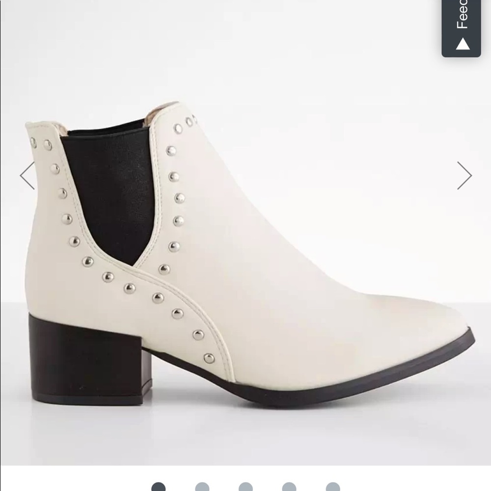 Buckle boots